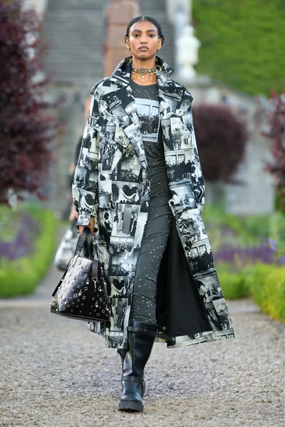 Look 12